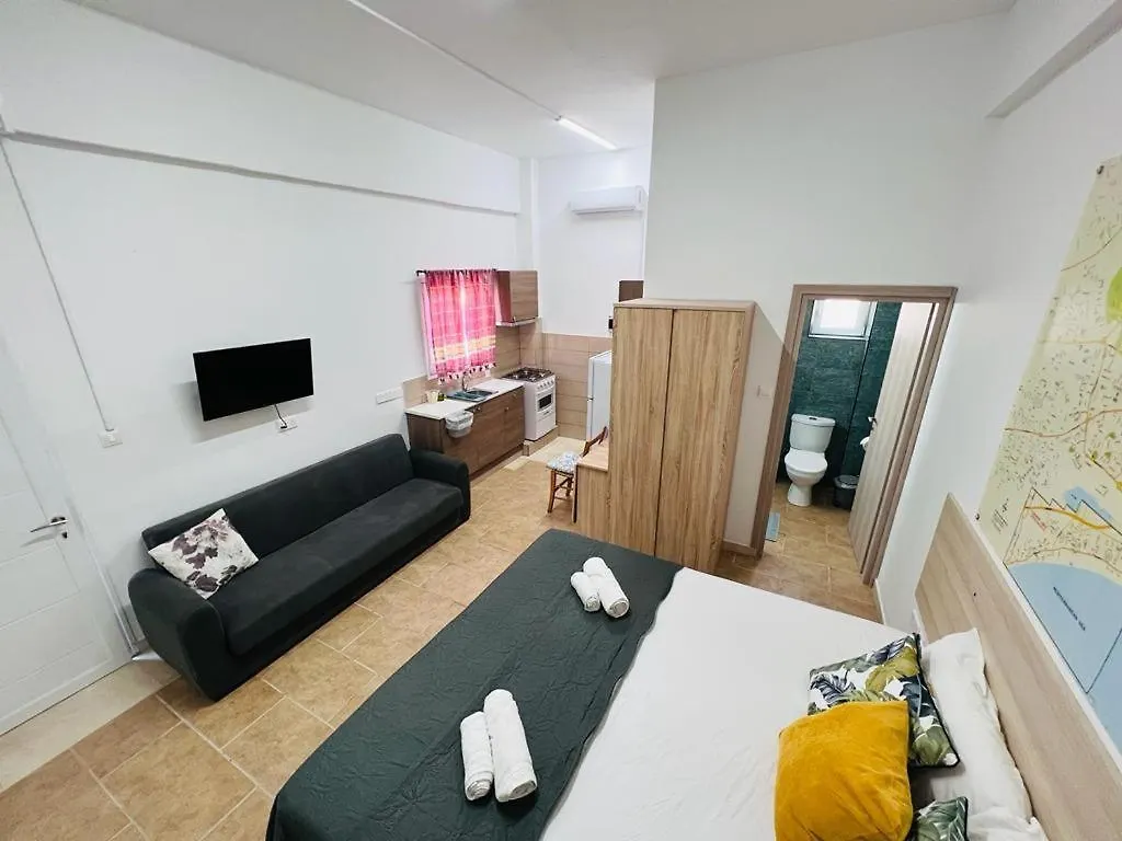 Cozy And Traditional - Ec Studios Larnaca