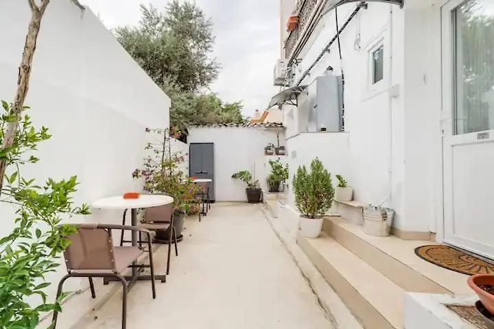 Cozy And Traditional - Ec Studios Larnaca Apartment