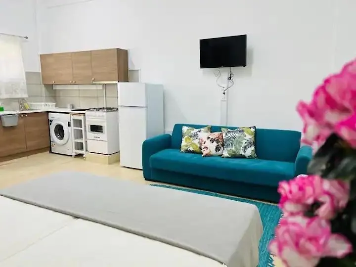 Cozy And Traditional - Ec Studios Larnaca Apartment